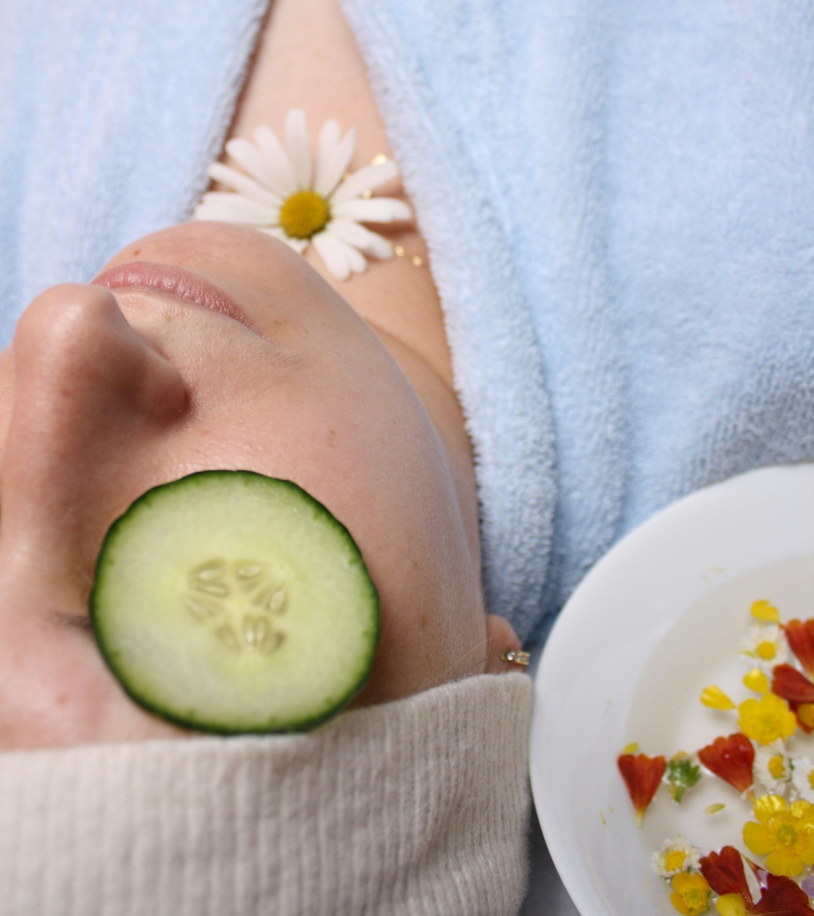 Facial mask and cooling skincare ritual